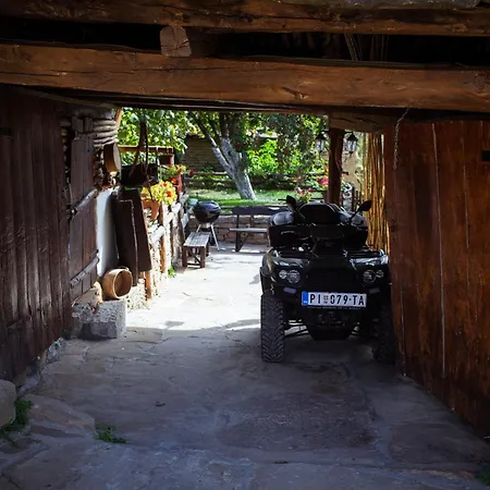 Lejlighed Porodicna Kuca Vitina Iza