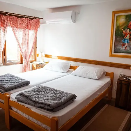 Porodicna Kuca Vitina Iza Lejlighed *