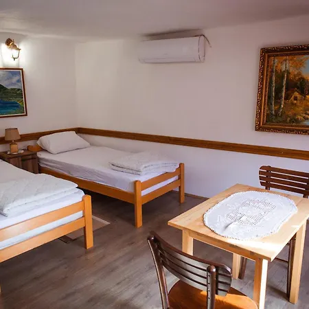 Porodicna Kuca Vitina Iza