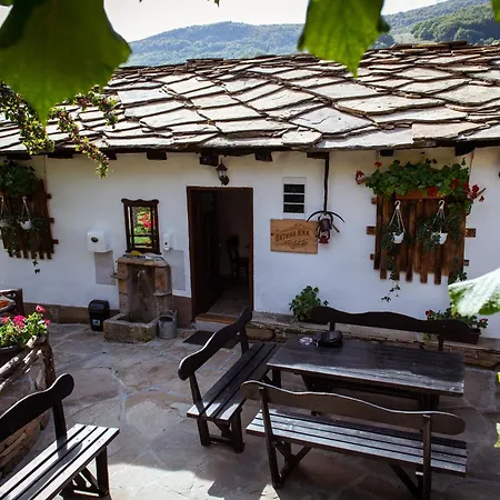 Lejlighed Porodicna Kuca Vitina Iza *