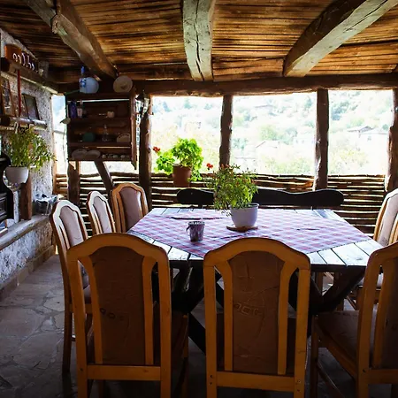 Porodicna Kuca Vitina Iza