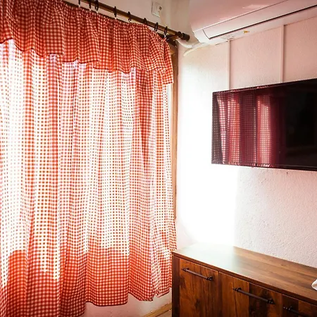 Porodicna Kuca Vitina Iza *